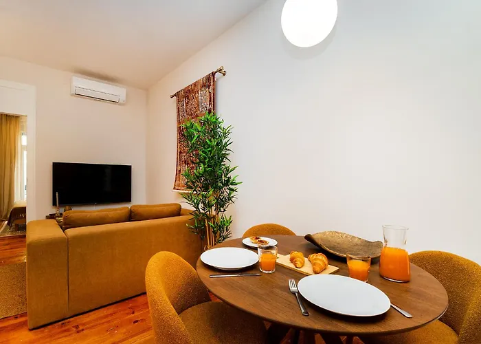 Whome Flat Near Penha De Franca Views