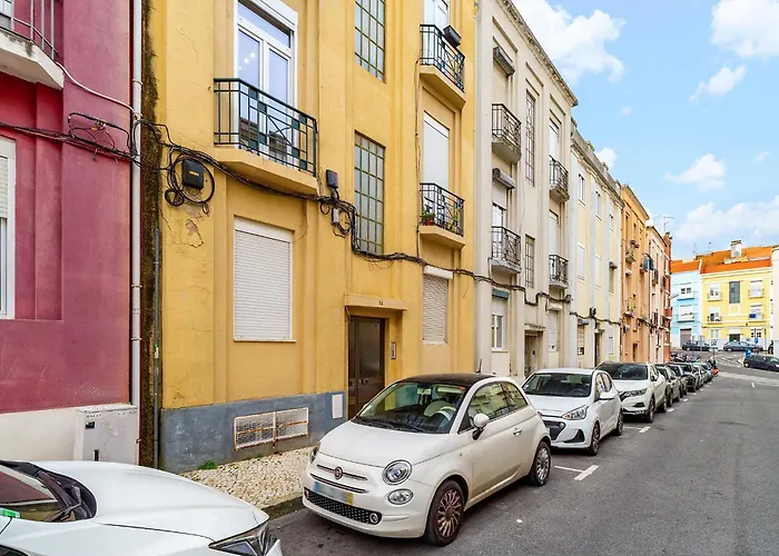 아파트 Whome Flat Near Penha De Franca Views 리스본