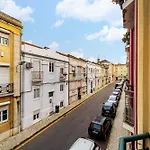Whome Flat Near Penha De Franca Views Daire *